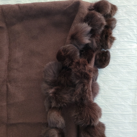 Valerie Stevens scarf - Picture 5 of 5